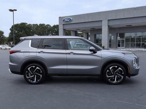 2023 Mitsubishi Outlander SE