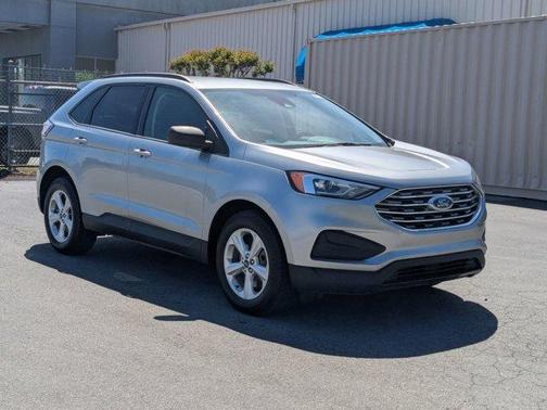 Silver Metallic 2022 Ford Edge SE