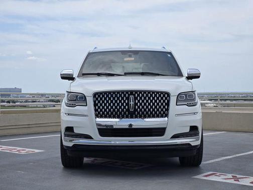 Pristine White Metallic Tri-Coat 2024 Lincoln Navigator Black Label