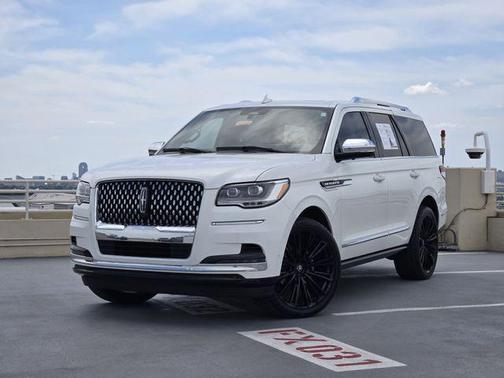 Pristine White Metallic Tri-Coat 2024 Lincoln Navigator Black Label