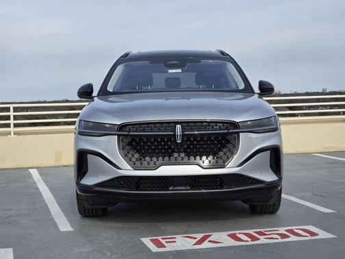 Silver Radiance Metallic Clearcoat 2026 Lincoln Nautilus Reserve