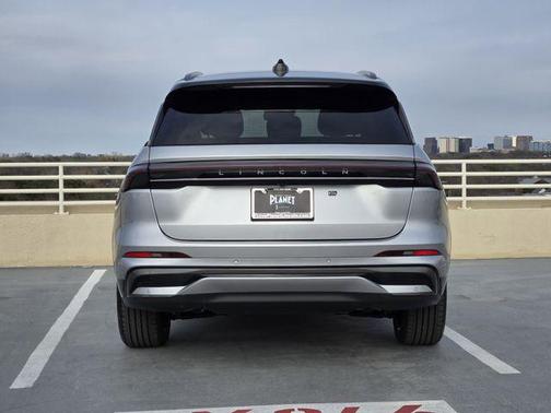 Silver Radiance Metallic Clearcoat 2026 Lincoln Nautilus Reserve