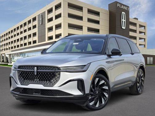 Silver Radiance Metallic Clearcoat 2026 Lincoln Nautilus Reserve