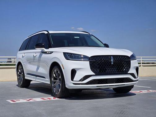 Pristine White Metallic Tri-Coat 2026 Lincoln Aviator Premiere