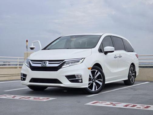 White Diamond Pearl 2019 Honda Odyssey Elite