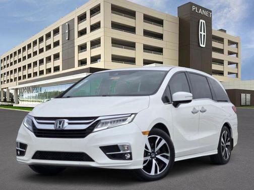 White Diamond Pearl 2019 Honda Odyssey Elite