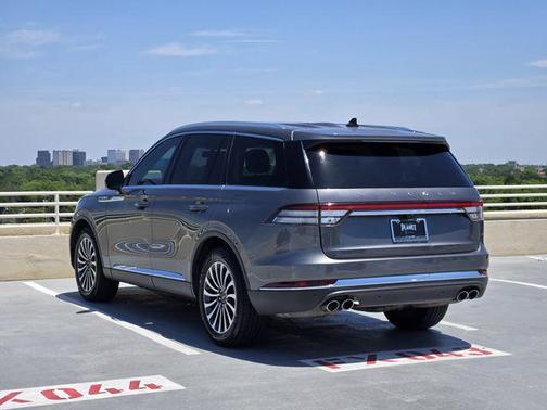 Asher Gray Metallic Clearcoat 2023 Lincoln Aviator Reserve