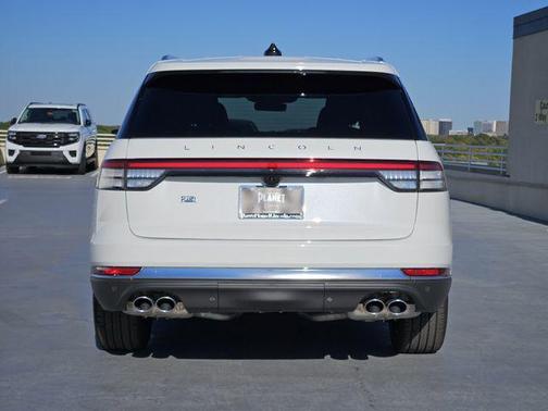 Pristine White Metallic Tri-Coat 2026 Lincoln Aviator Reserve