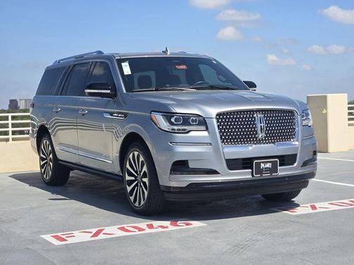 Silver Radiance Metallic Clearcoat 2024 Lincoln Navigator Reserve