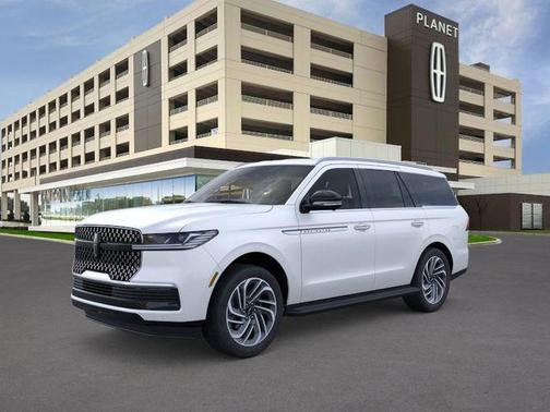 Pristine White Metallic Tri-Coat 2026 Lincoln Navigator Premiere
