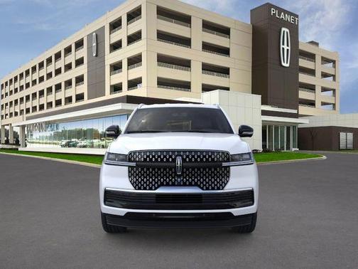 Pristine White Metallic Tri-Coat 2026 Lincoln Navigator Premiere