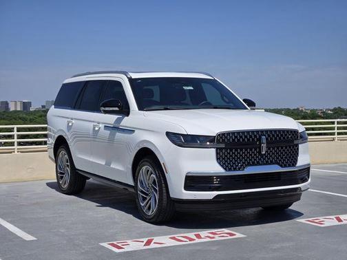 Pristine White Metallic Tri-Coat 2026 Lincoln Navigator Reserve