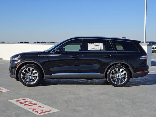 Infinite Black Metallic Clearcoat 2026 Lincoln Aviator Reserve