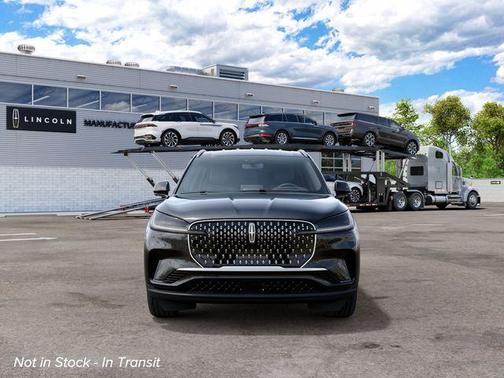 Infinite Black Metallic Clearcoat 2027 Lincoln Aviator Premiere