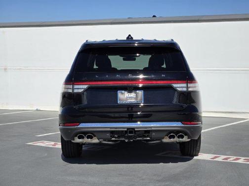 Infinite Black Metallic Clearcoat 2027 Lincoln Aviator Premiere