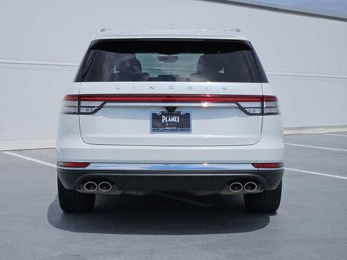 Pristine White Metallic Tri-Coat 2023 Lincoln Aviator Reserve