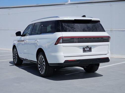 Pristine White Metallic Tri-Coat 2025 Lincoln Navigator Black Label
