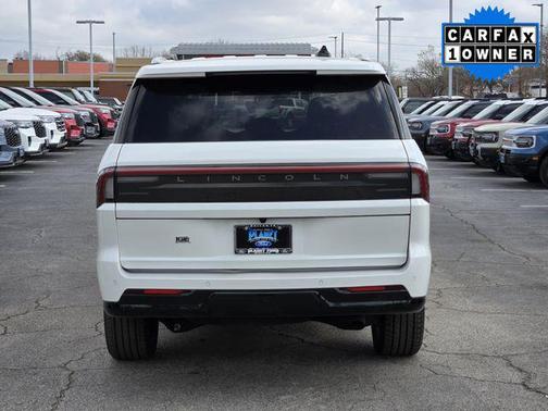 Pristine White Metallic Tri-Coat 2025 Lincoln Navigator Black Label