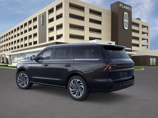 Infinite Black Metallic Clearcoat 2026 Lincoln Navigator Reserve