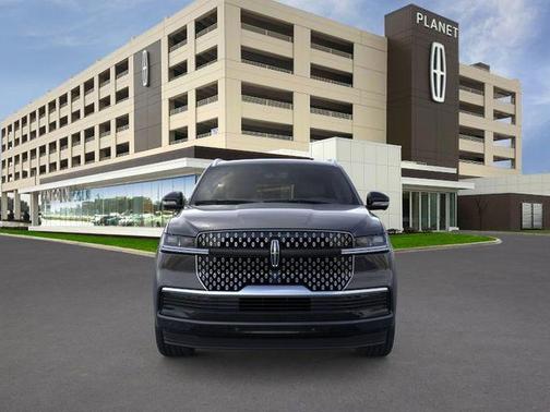 Infinite Black Metallic Clearcoat 2026 Lincoln Navigator Reserve