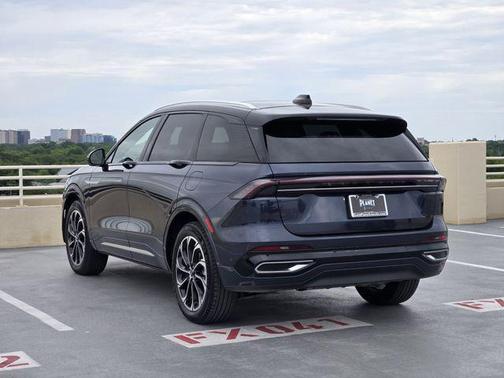 Blue Panther Metallic Clearcoat 2024 Lincoln Nautilus Reserve