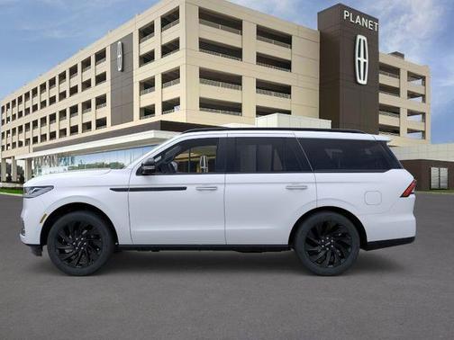 Pristine White Metallic Tri-Coat 2026 Lincoln Navigator Reserve