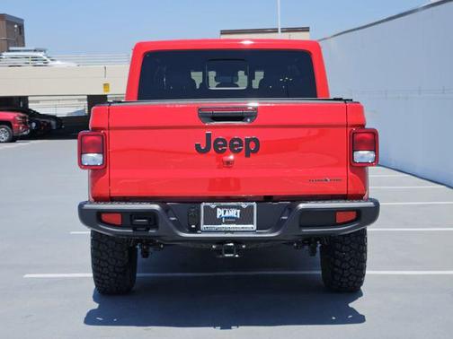 Firecracker Red Clearcoat 2025 Jeep Gladiator Texas Trail