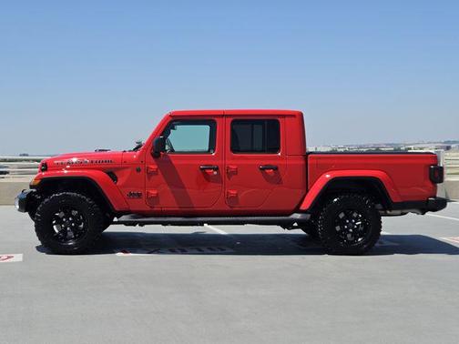 Firecracker Red Clearcoat 2025 Jeep Gladiator Texas Trail