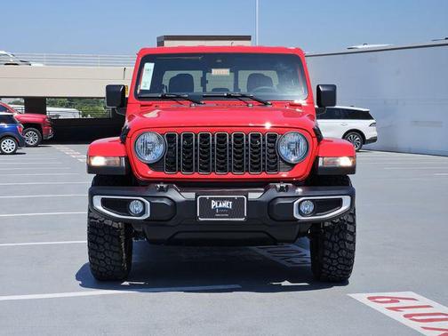 Firecracker Red Clearcoat 2025 Jeep Gladiator Texas Trail