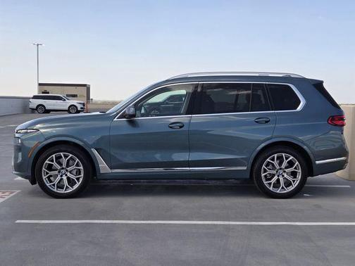 Blue 2024 BMW X7 xDrive40i