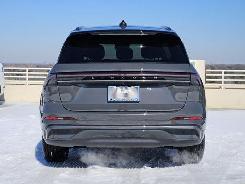 Chroma Caviar Dark Gray Metallic Clearcoat 2026 Lincoln Nautilus Black Label