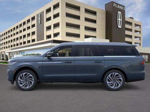 Flight Blue Metallic Clearcoat 2026 Lincoln Navigator Reserve