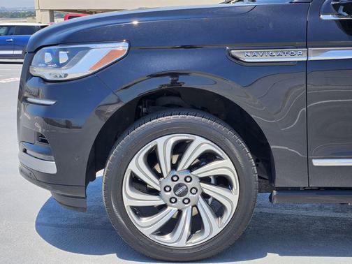 Infinite Black Metallic Clearcoat 2023 Lincoln Navigator Reserve