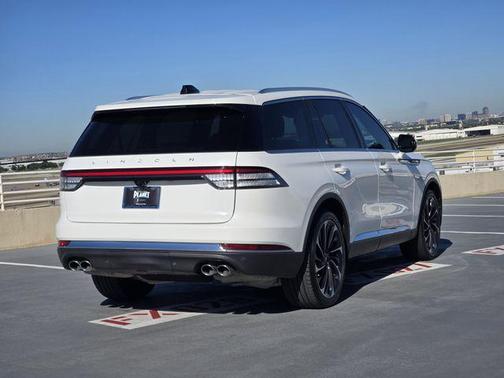 Pristine White Metallic Tri-Coat 2025 Lincoln Aviator Reserve AWD