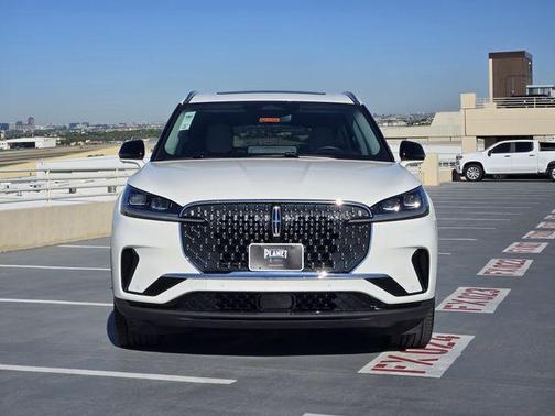 Pristine White Metallic Tri-Coat 2025 Lincoln Aviator Reserve AWD