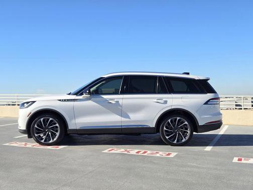 Pristine White Metallic Tri-Coat 2025 Lincoln Aviator Reserve AWD