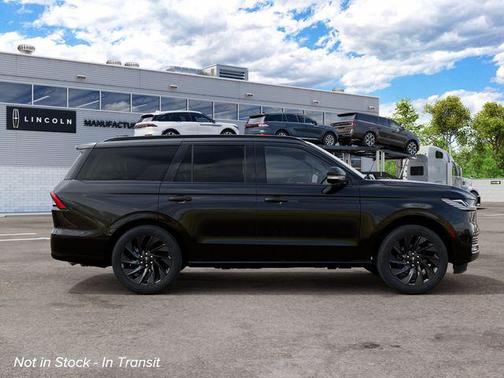 Infinite Black Metallic Clearcoat 2027 Lincoln Navigator Reserve