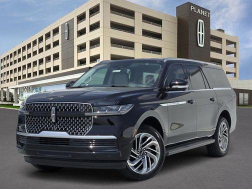 Infinite Black Metallic Clearcoat 2026 Lincoln Navigator Premiere