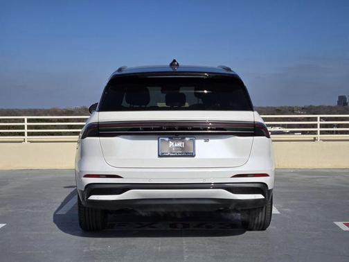 White Platinum Metallic Tri-Coat 2026 Lincoln Nautilus Reserve