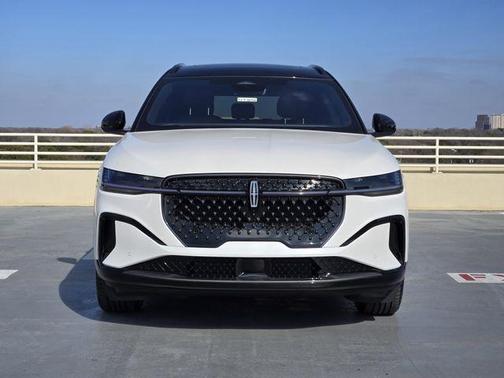 White Platinum Metallic Tri-Coat 2026 Lincoln Nautilus Reserve