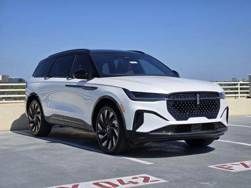 White Platinum Metallic Tri-Coat 2026 Lincoln Nautilus Reserve