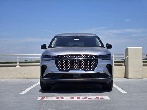 Silver Radiance Metallic Clearcoat 2026 Lincoln Nautilus Premiere