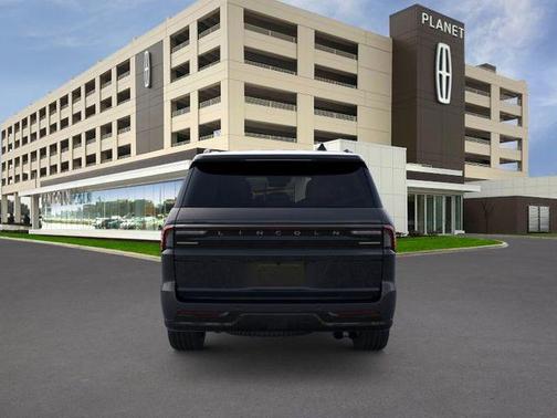 Infinite Black Metallic Clearcoat 2026 Lincoln Navigator Reserve