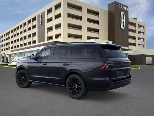 Infinite Black Metallic Clearcoat 2026 Lincoln Navigator Reserve