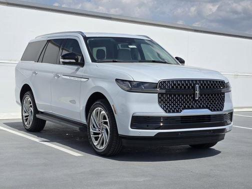 Crystal White Metallic Clearcoat 2026 Lincoln Navigator Premiere