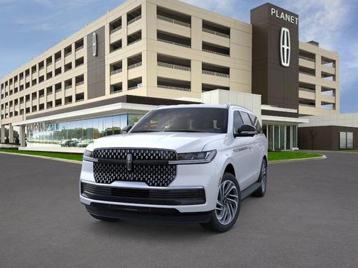Crystal White Metallic Clearcoat 2026 Lincoln Navigator Premiere