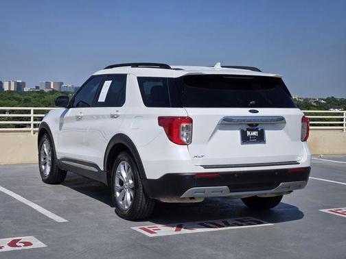 Star White Metallic Tri-Coat 2021 Ford Explorer XLT