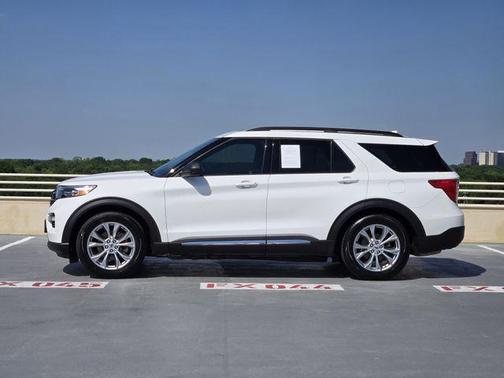 Star White Metallic Tri-Coat 2021 Ford Explorer XLT