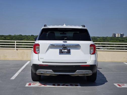 Star White Metallic Tri-Coat 2021 Ford Explorer XLT