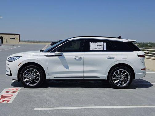 Pristine White Metallic Tri-Coat 2025 Lincoln Corsair Grand Touring